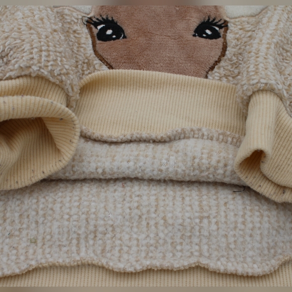 Secret Treasures Women’s Small Cream Reindeer Fuzzy Sleepwear Top - Picture 2 of 7